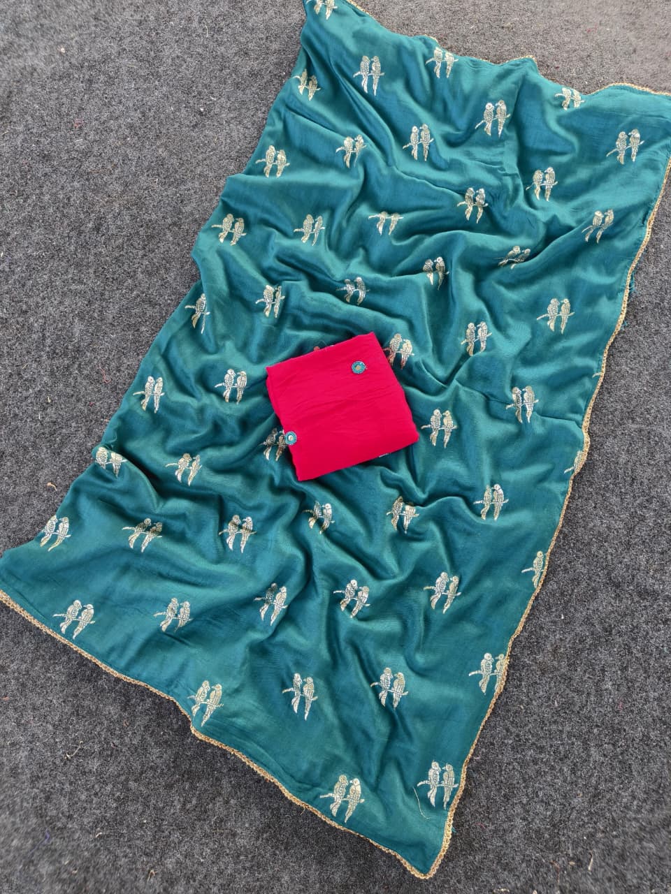 Gorgeous Firozi Banarasi Georgette Silk Saree With Dazzling Blouse Piece - Image 4