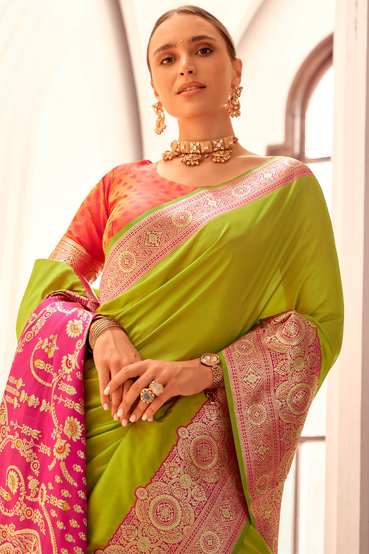 Gorgeous Green Soft Banarasi Silk Saree With Sempiternal Blouse Piece - Image 2