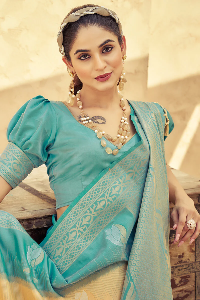 Gorgeous Peach Soft Banarasi Silk Saree With Trendy Blouse Piece - Image 2