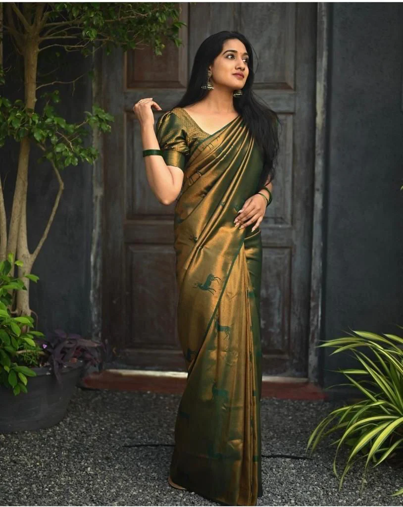 Gossamer Dark Green Soft Silk Saree With Comely Blouse Piece - Image 5