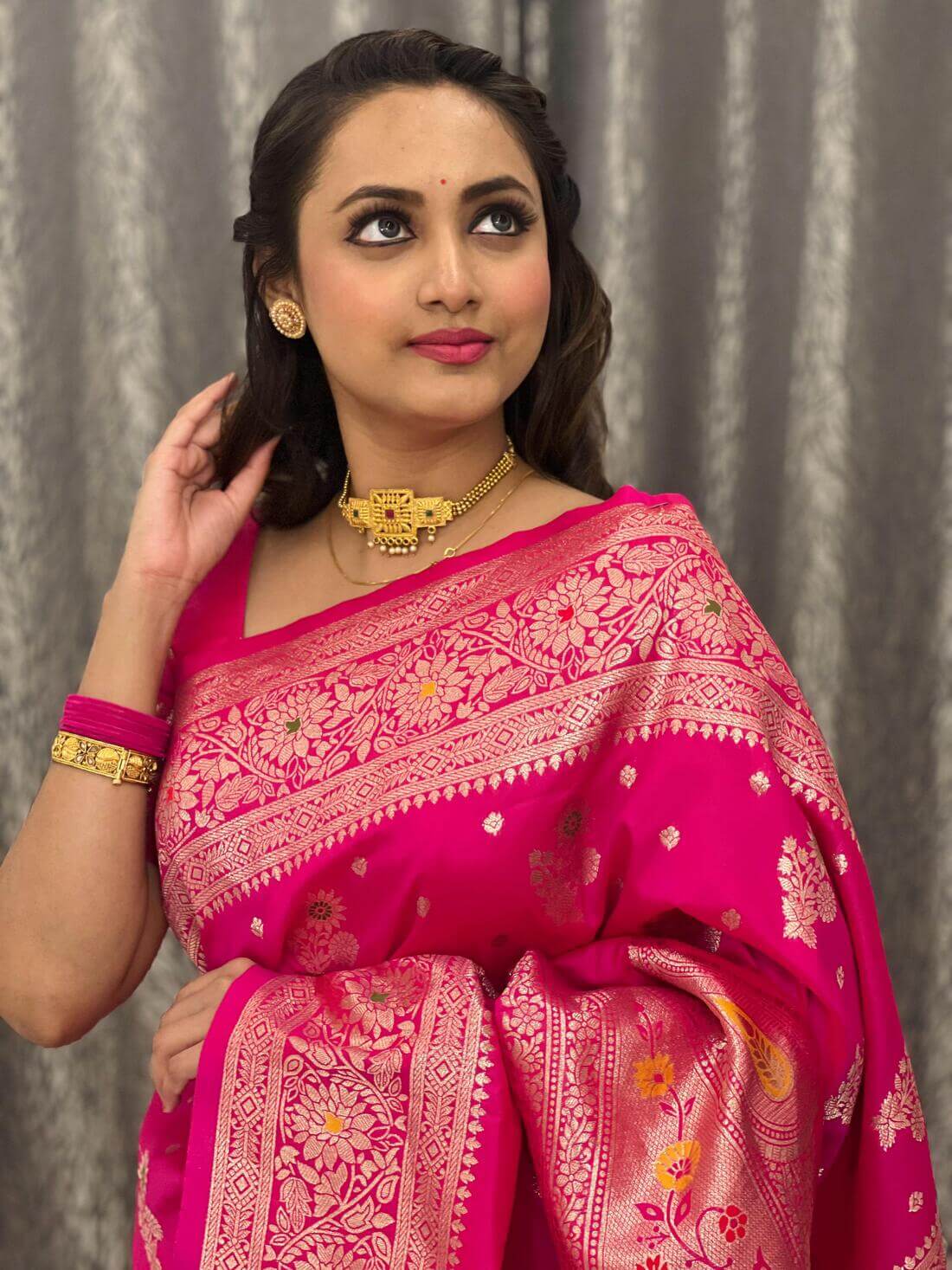 Gossamer Dark Pink Soft Banarasi Silk Saree With Imaginative Blouse Piece - Image 3