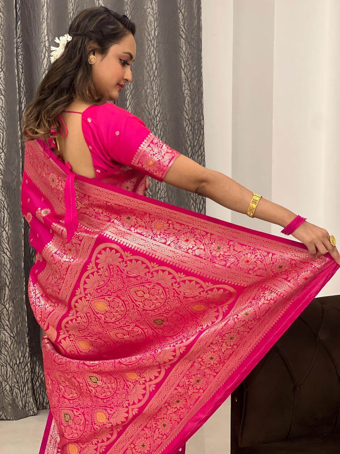 Gossamer Dark Pink Soft Banarasi Silk Saree With Imaginative Blouse Piece - Image 4