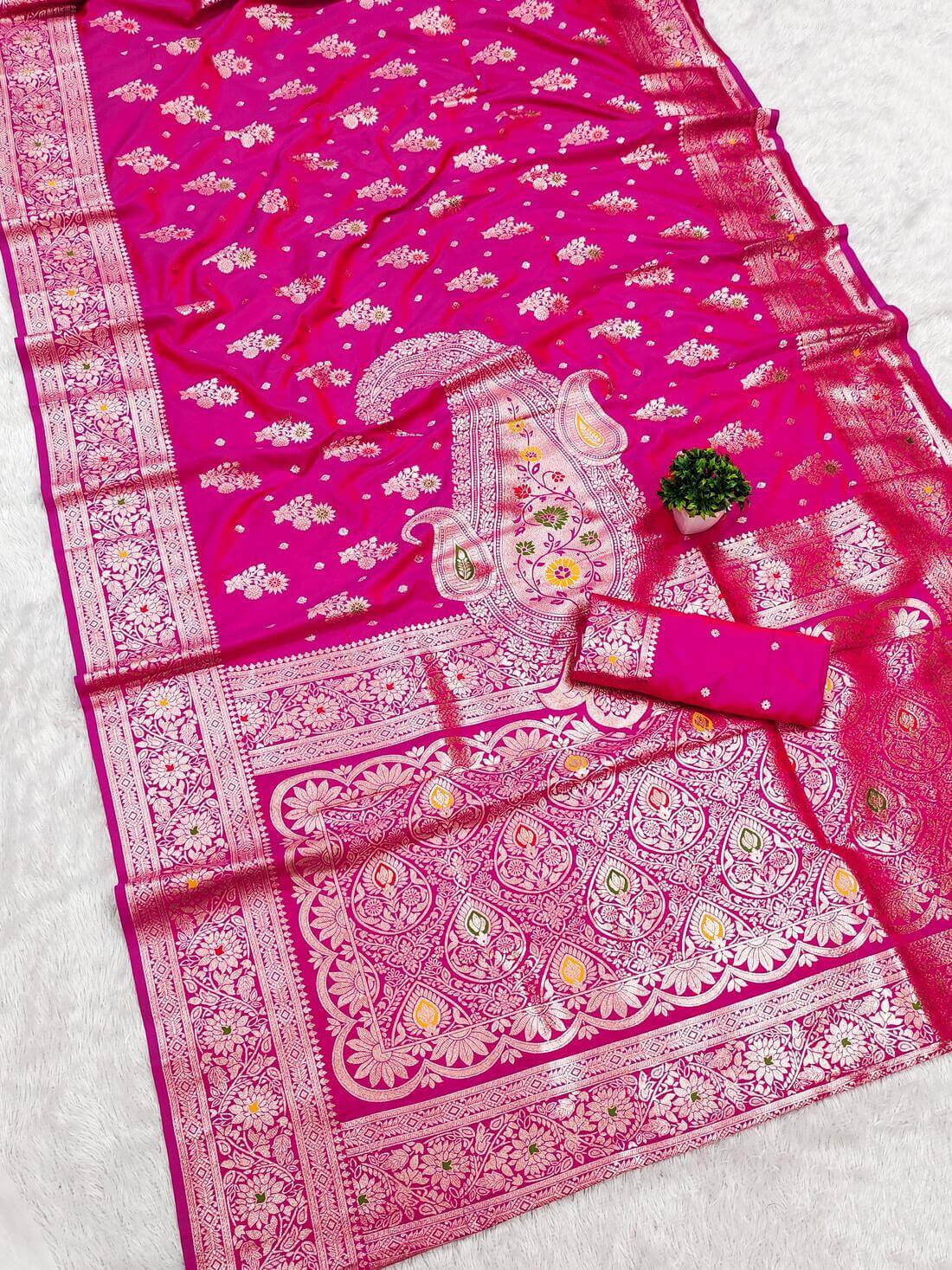 Gossamer Dark Pink Soft Banarasi Silk Saree With Imaginative Blouse Piece - Image 5