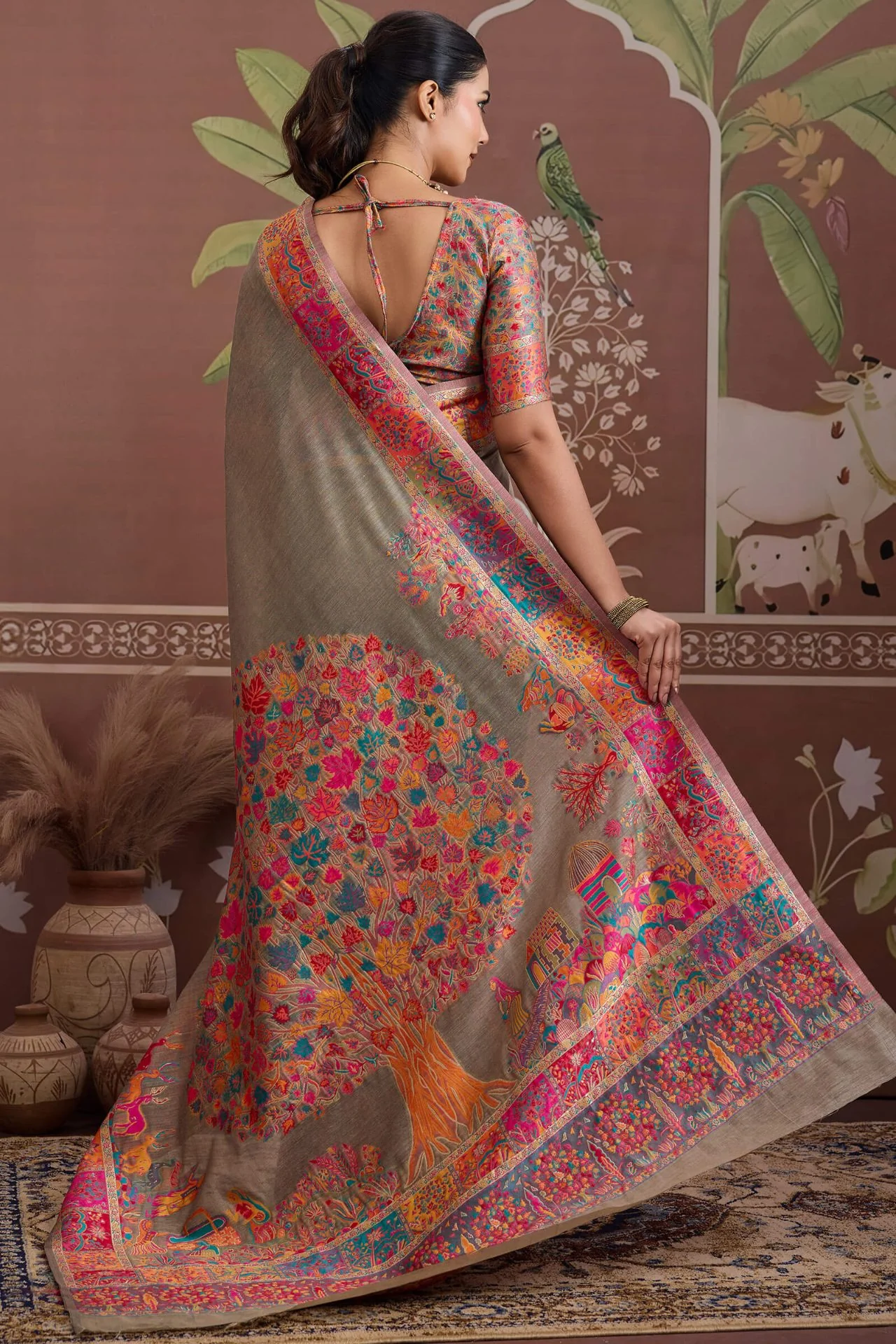 Gossamer Grey Pashmina saree With Quintessential Blouse Piece - Image 6