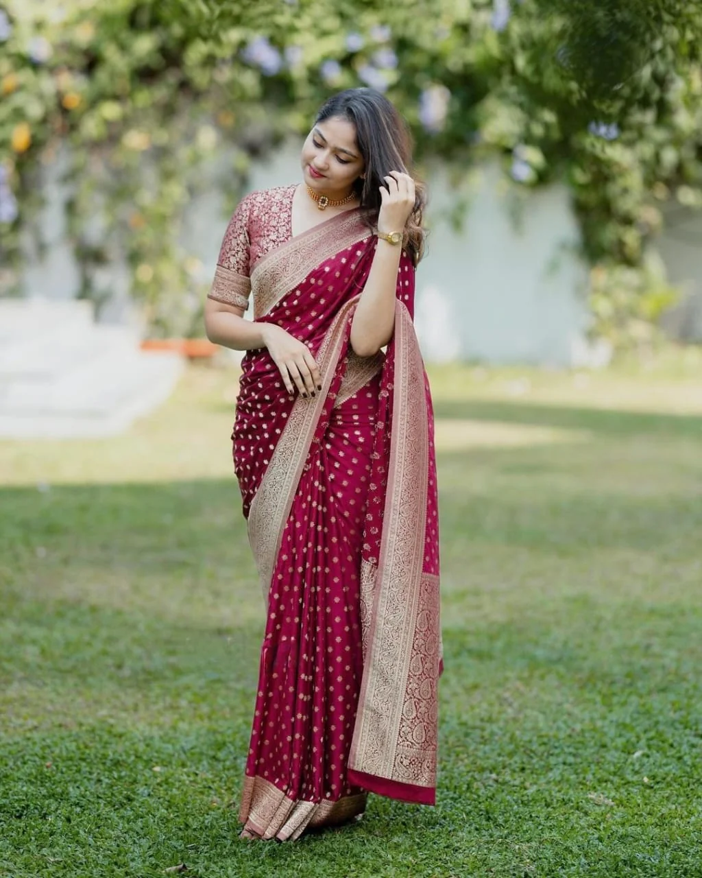 Gossamer Maroon Soft Silk Saree With Mellifluous Blouse Piece - Image 3
