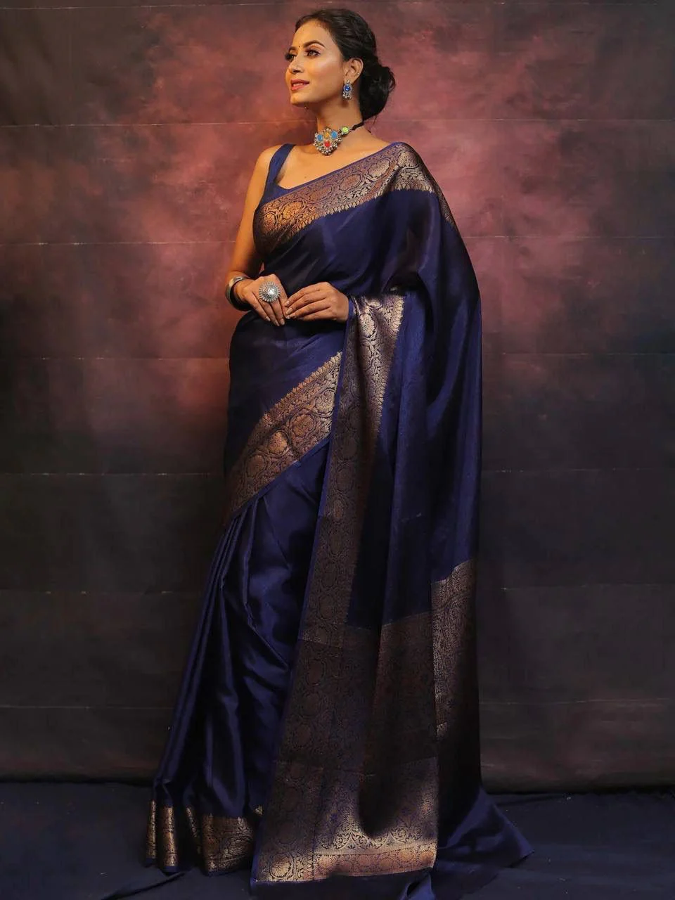 Gossamer Navy Blue Soft Silk Saree With Nemesis Blouse Piece - Image 4