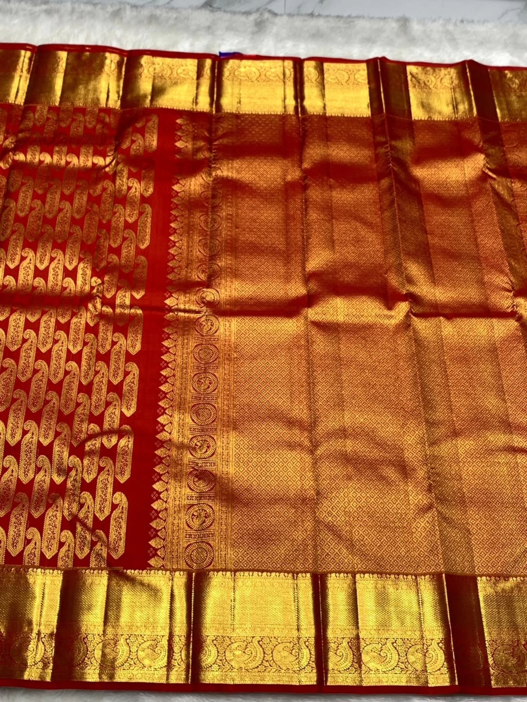 Grandiose Red Soft Banarasi Silk Saree With Vibrant Blouse Piece - Image 4
