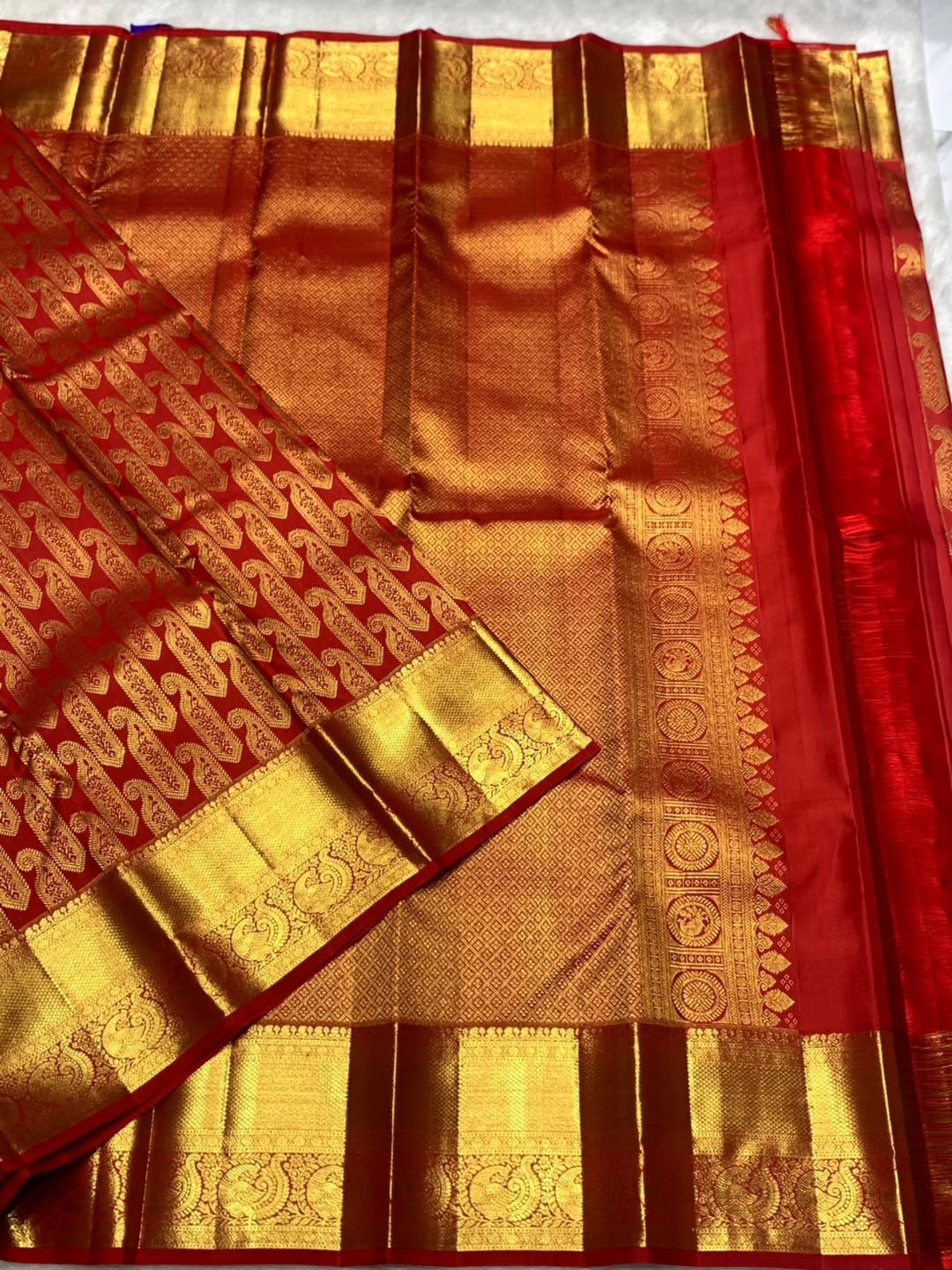 Grandiose Red Soft Banarasi Silk Saree With Vibrant Blouse Piece - Image 5