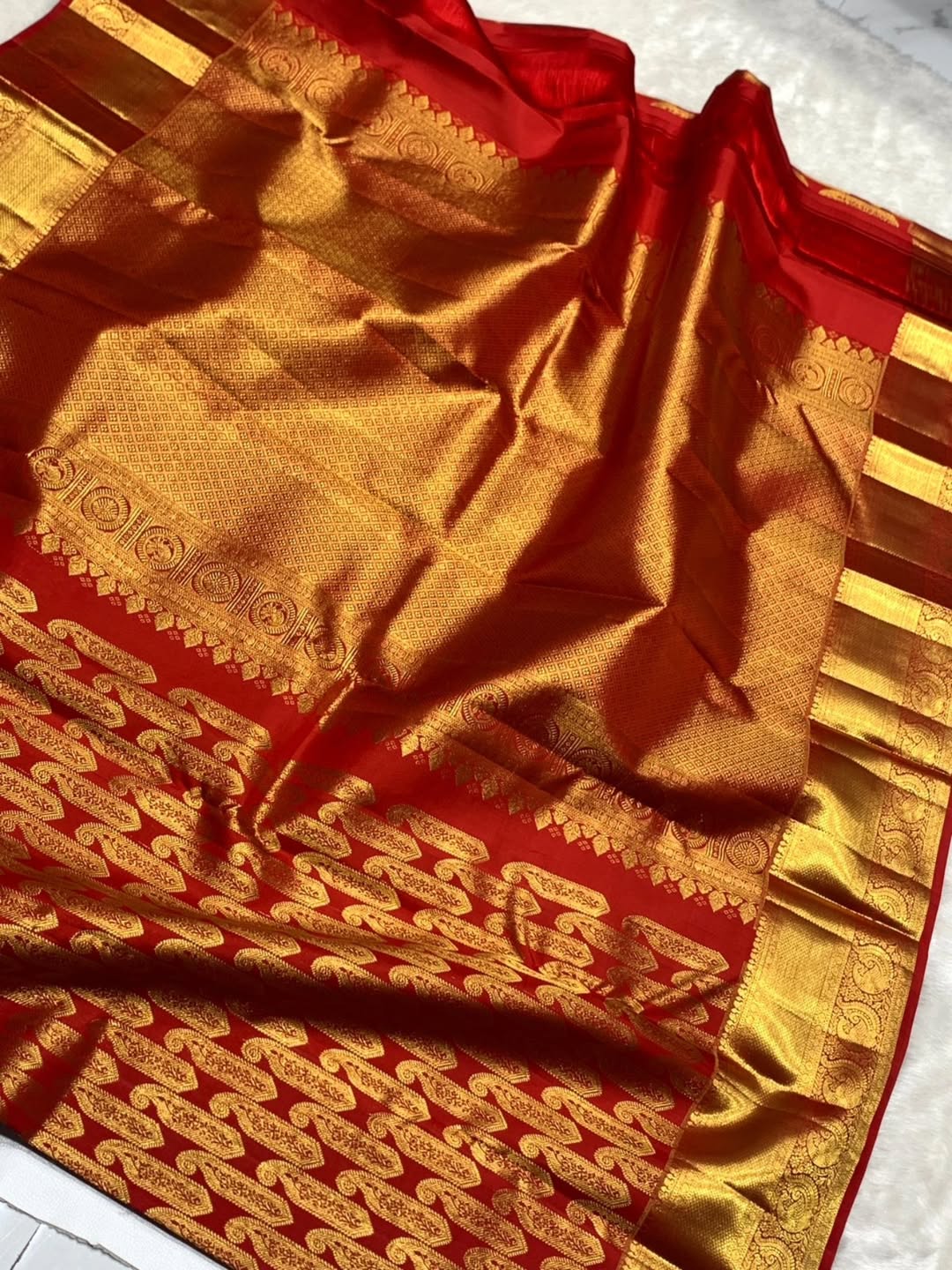 Grandiose Red Soft Banarasi Silk Saree With Vibrant Blouse Piece - Image 6