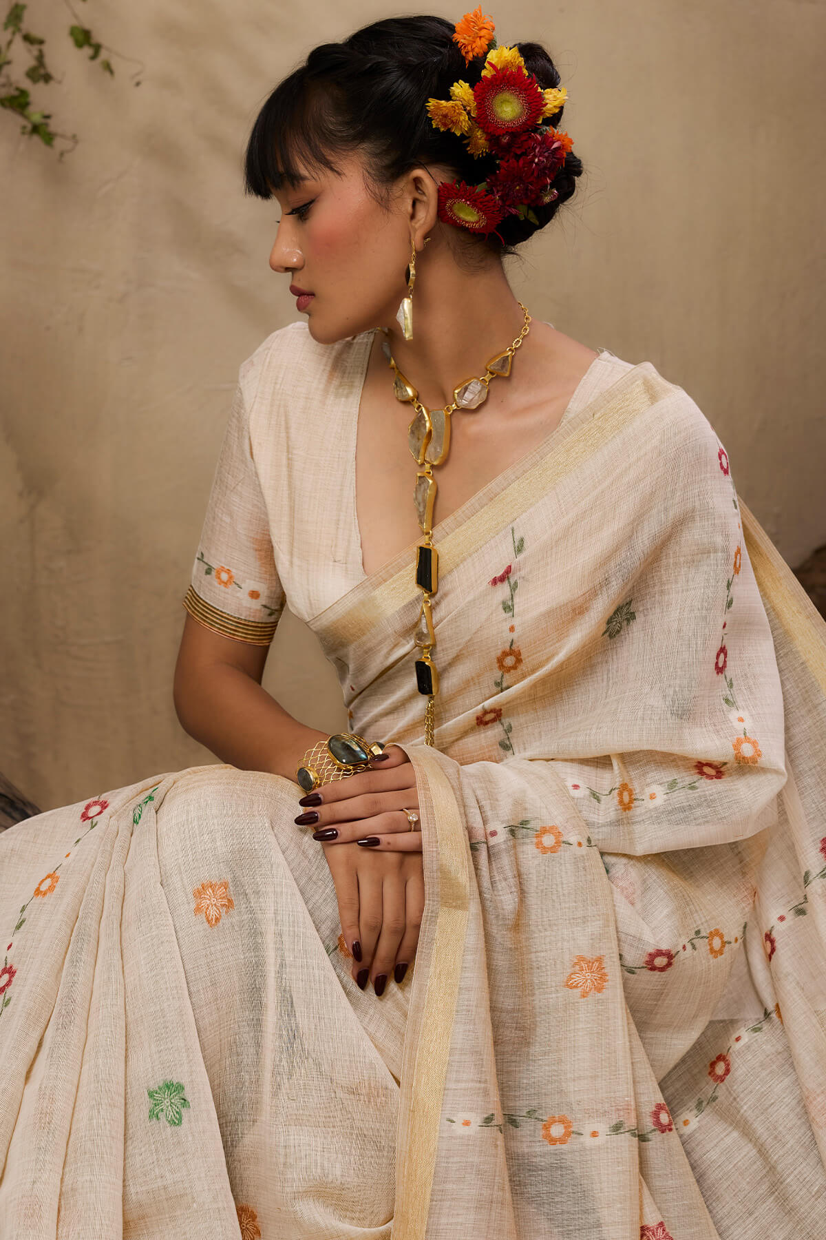 Gratifying Beige Pure Munga Cotton Saree With Invaluable Blouse Piece - Image 2