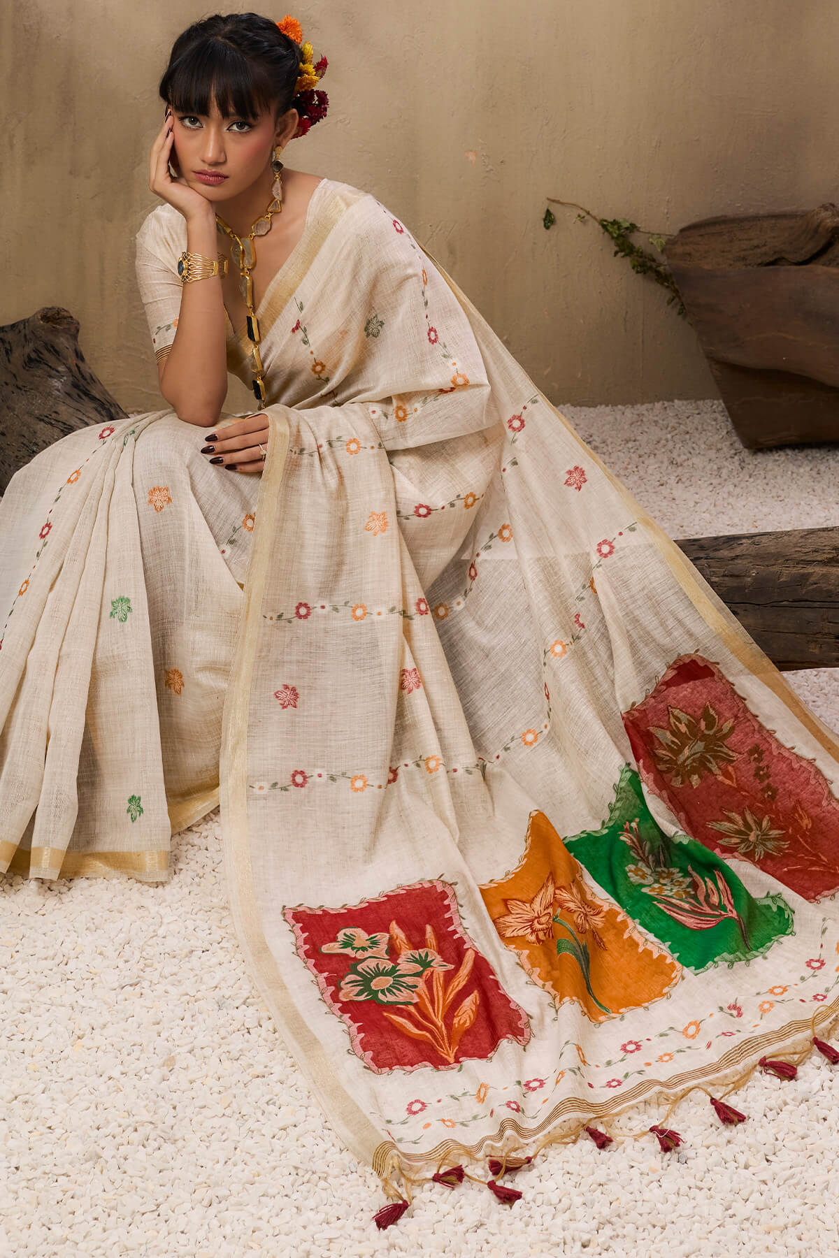 Gratifying Beige Pure Munga Cotton Saree With Invaluable Blouse Piece - Image 5