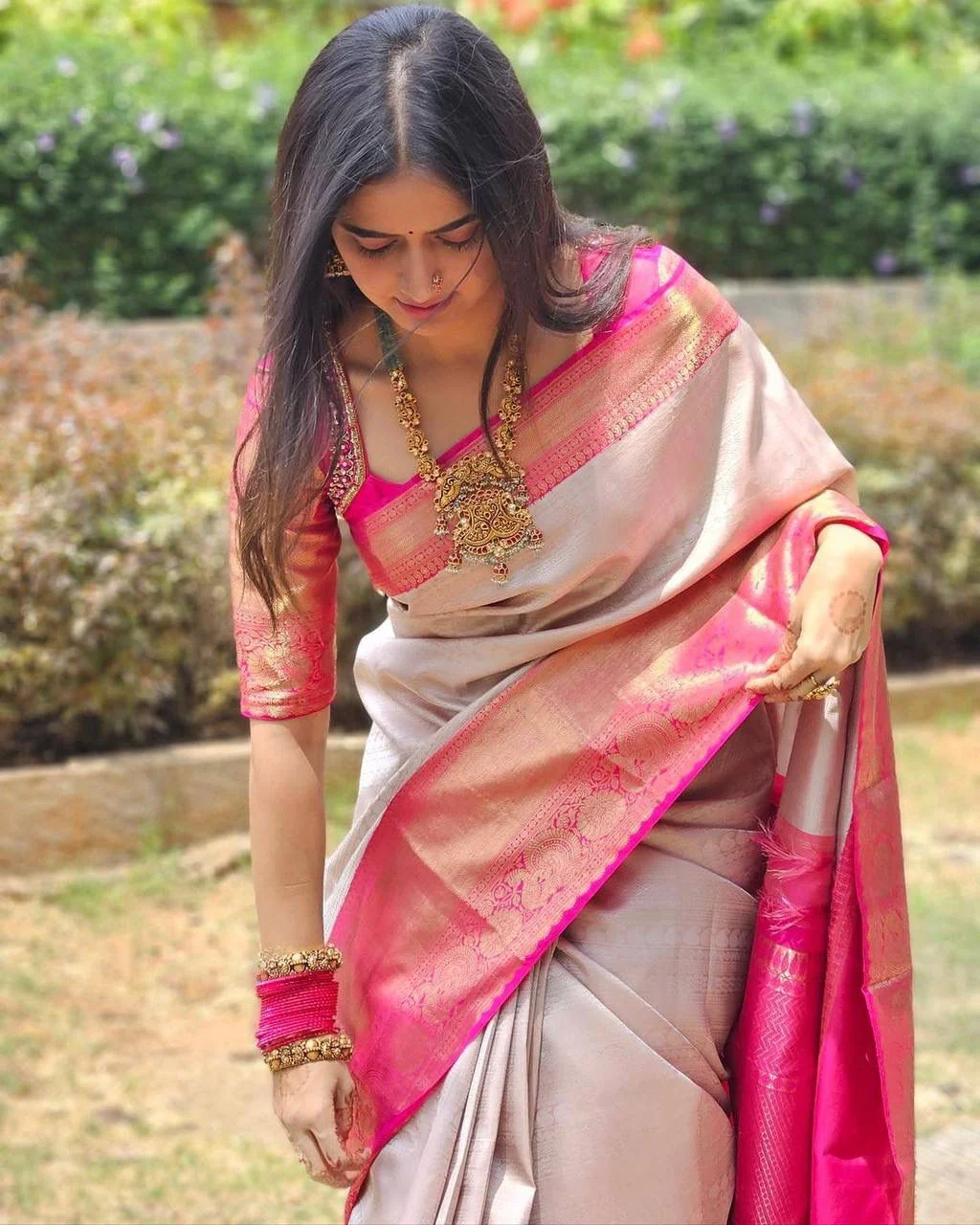 Gratifying Beige Soft Banarasi Silk Saree With Alluring Blouse Piece - Image 3