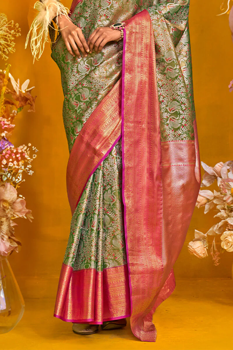 Gratifying Dark Green Kanjivaram Silk Saree With Vibrant Blouse Piece - Image 3