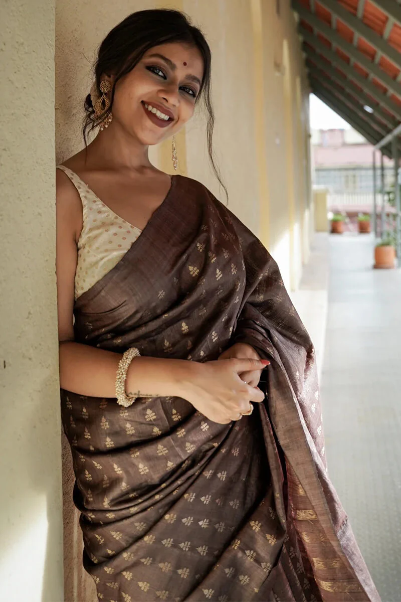 Groovy Brown Soft Silk Saree With Artistic Blouse Piece - Image 5