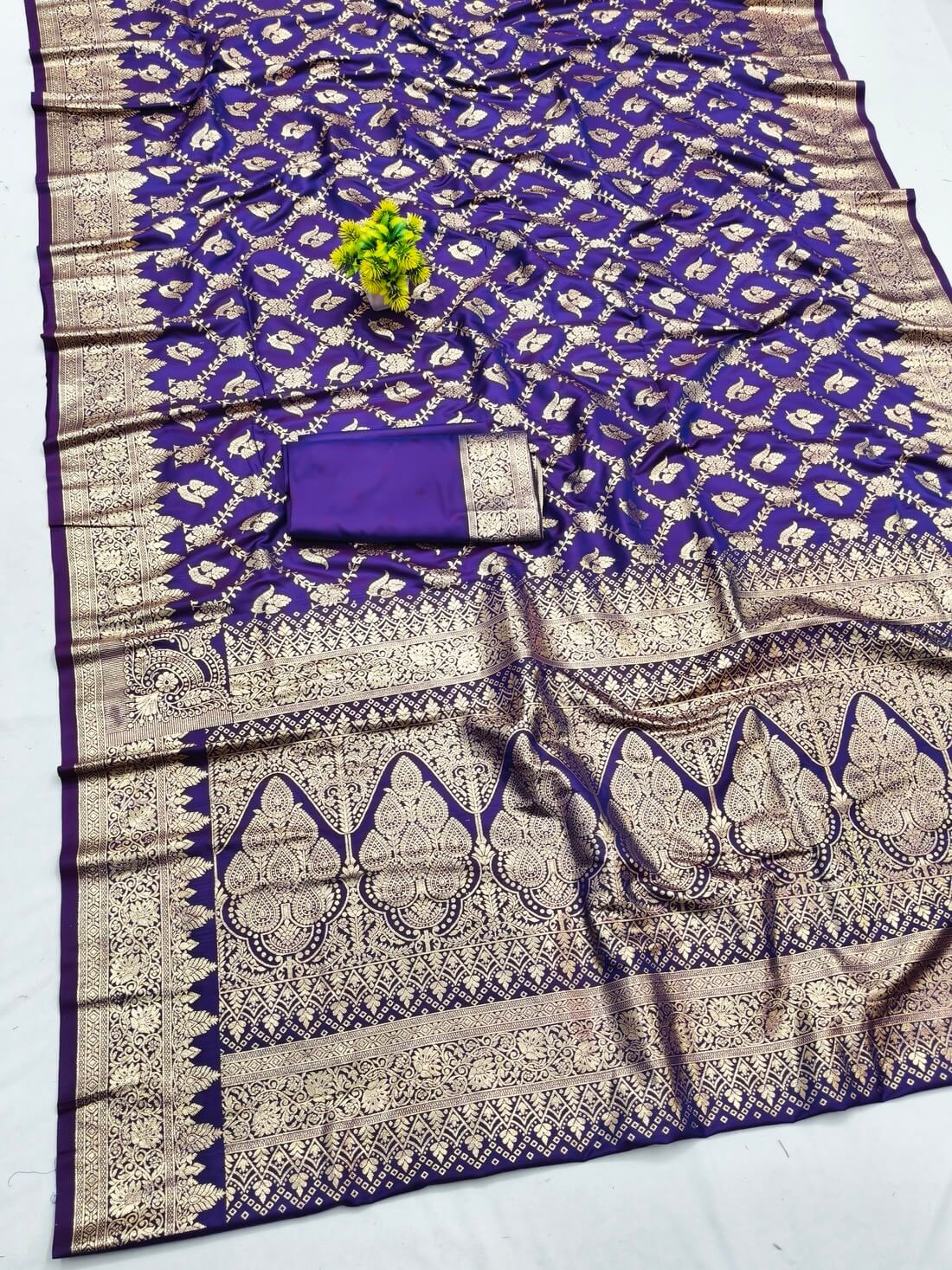 Groovy Purple Pure Zari Weaving Banarasi Silk Saree With Incomparable Blouse Piece - Image 2