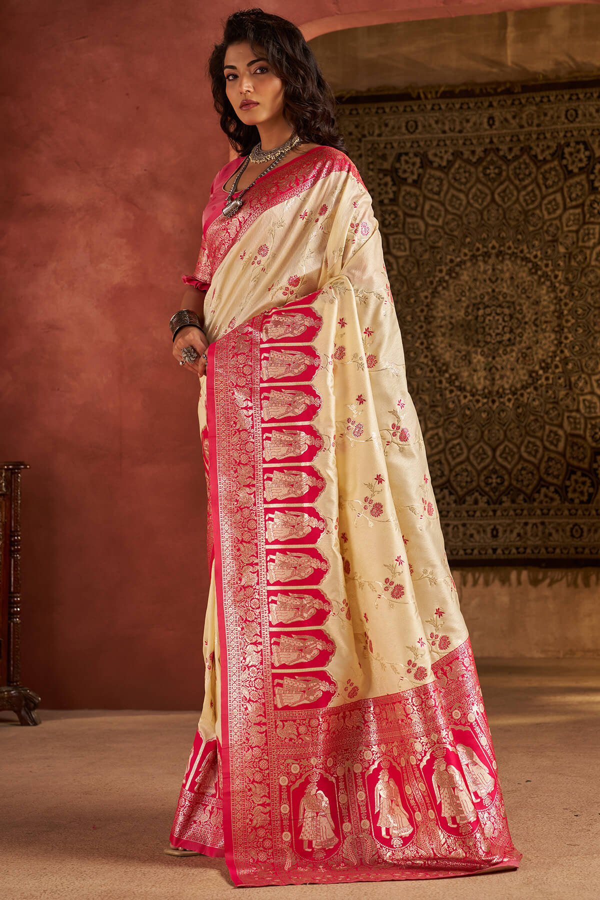 Hypnotic Beige Pure Zari Weaving Banarasi Silk Saree With Mellifluous Blouse Piece - Image 4