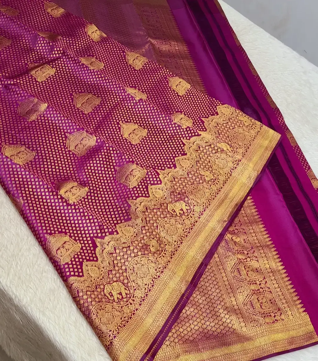Hypnotic Dark Pink Pure Zari Weaving Banarasi Silk Saree With Desiring Blouse Piece - Image 5