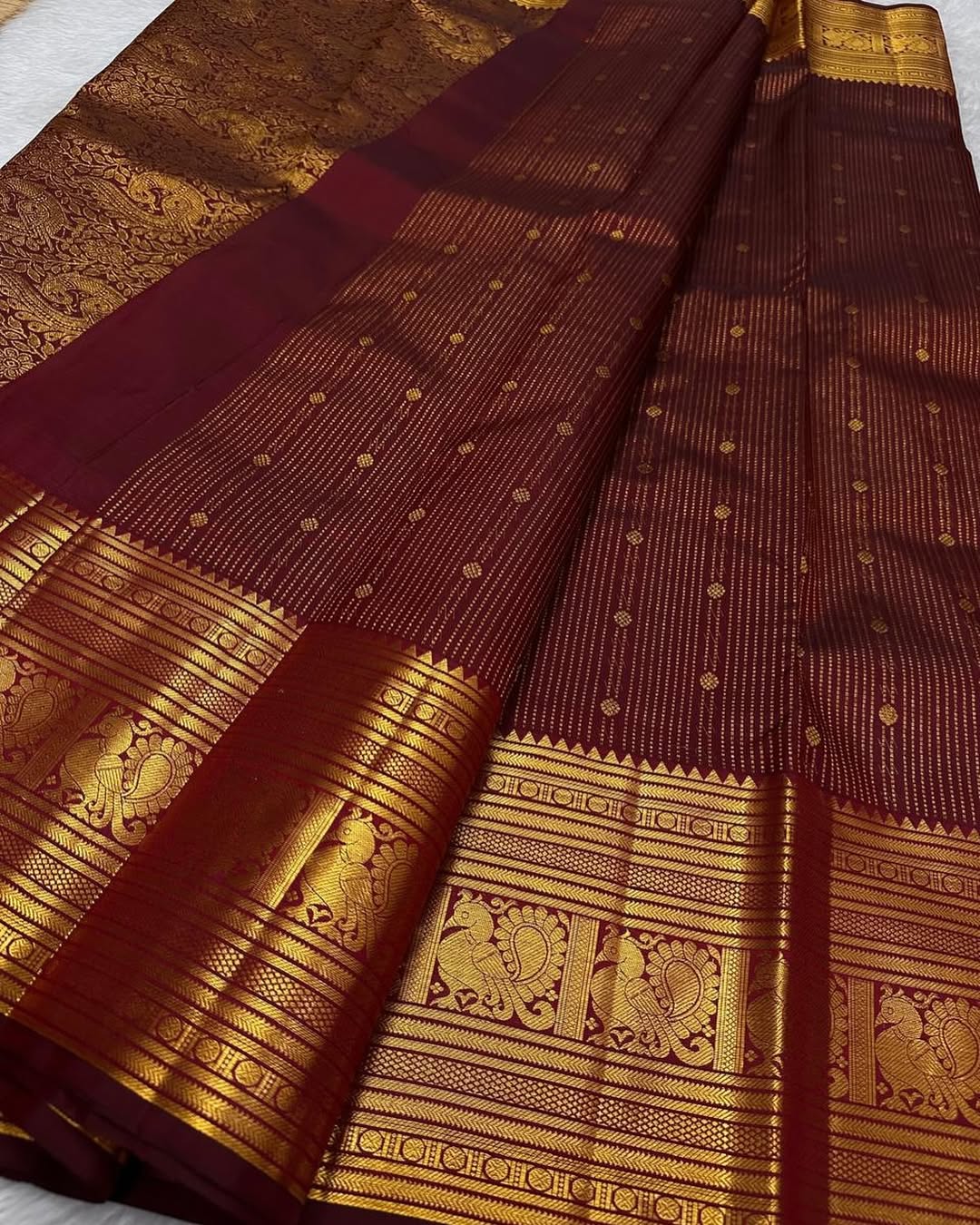 Hypnotic Maroon Soft Banarasi Silk Saree With Inimitable Blouse Piece - Image 3