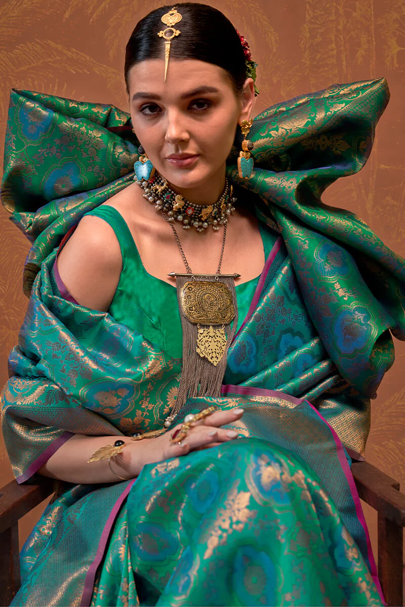Hypnotic Rama Kanjivaram Silk Saree With Blissful Blouse Piece - Image 3