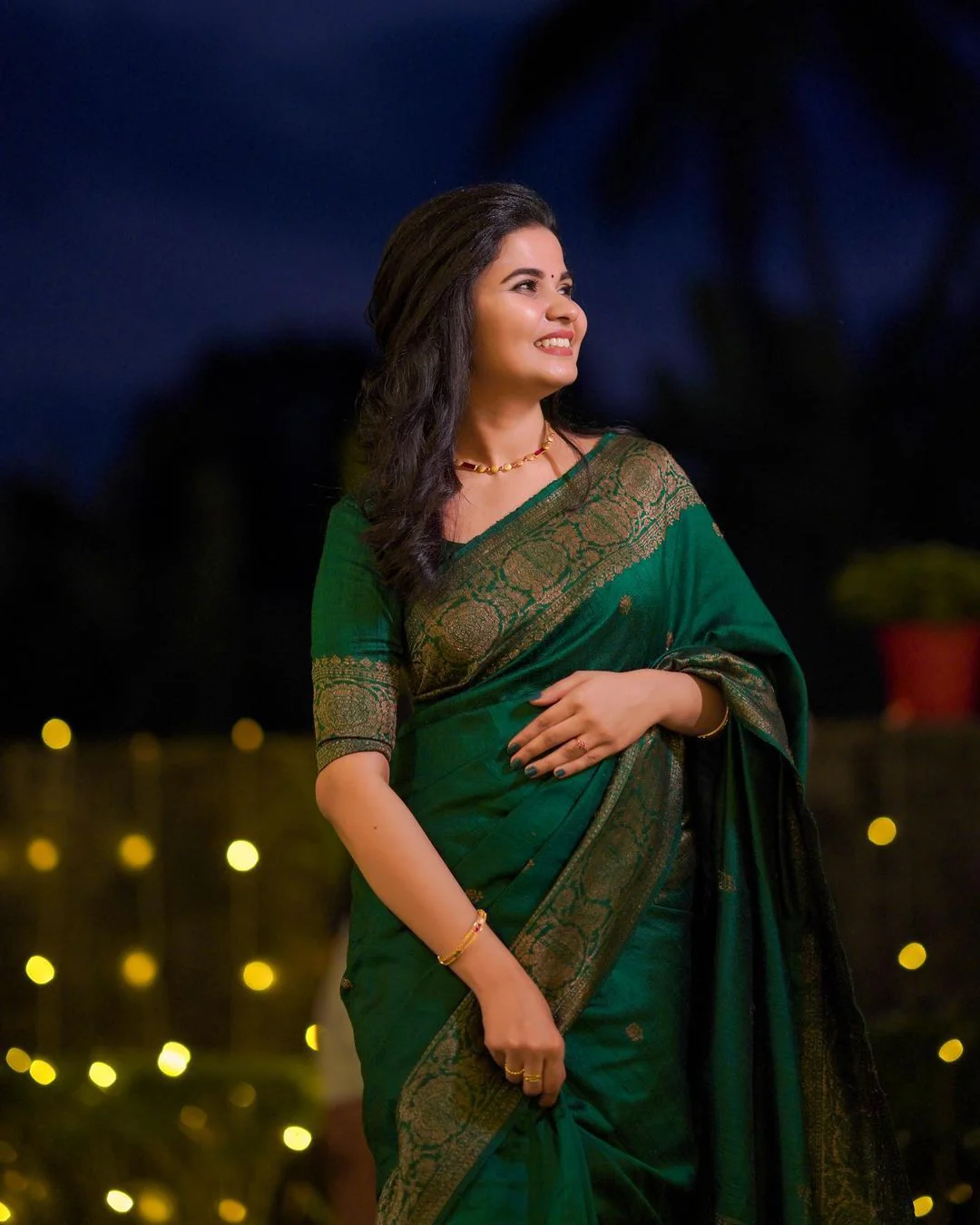 Imaginative Green Soft Banarasi Silk Saree with Artistic Blouse Piece - Image 3