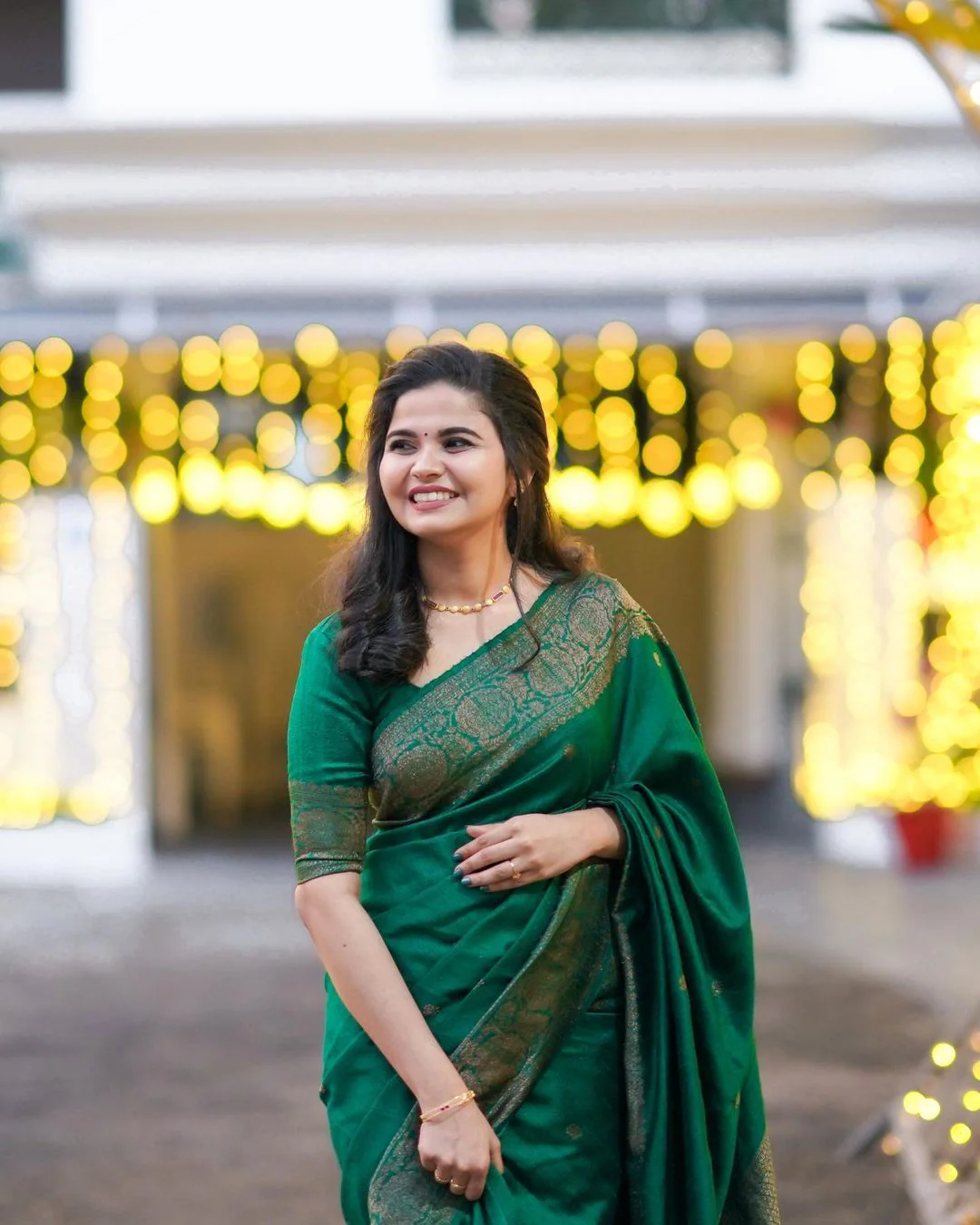 Imaginative Green Soft Banarasi Silk Saree with Artistic Blouse Piece - Image 4