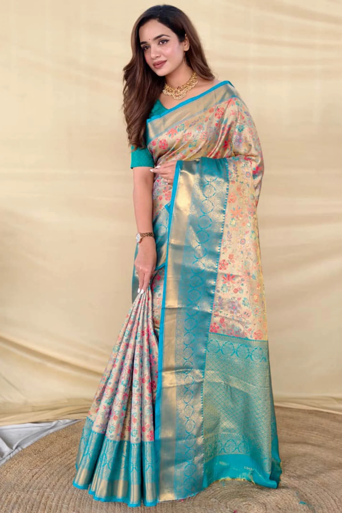 Imbrication Beige Kanjivaram Silk Saree With Serendipity Blouse Piece - Image 3