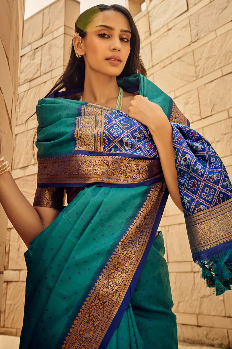 Imbrication Rama Patola Silk Saree with Ebullience Blouse Piece - Image 2