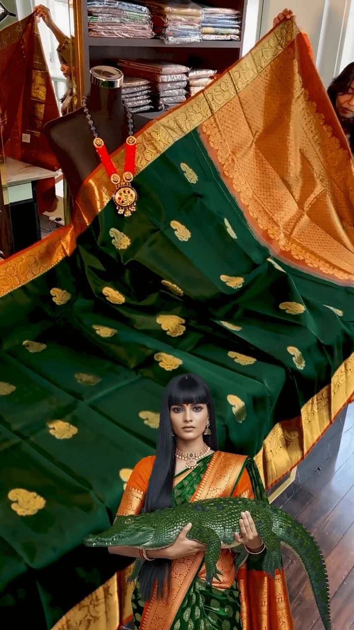 Impressive Dark Green Soft Banarasi Silk Saree With Lovely Blouse Piece - Image 3