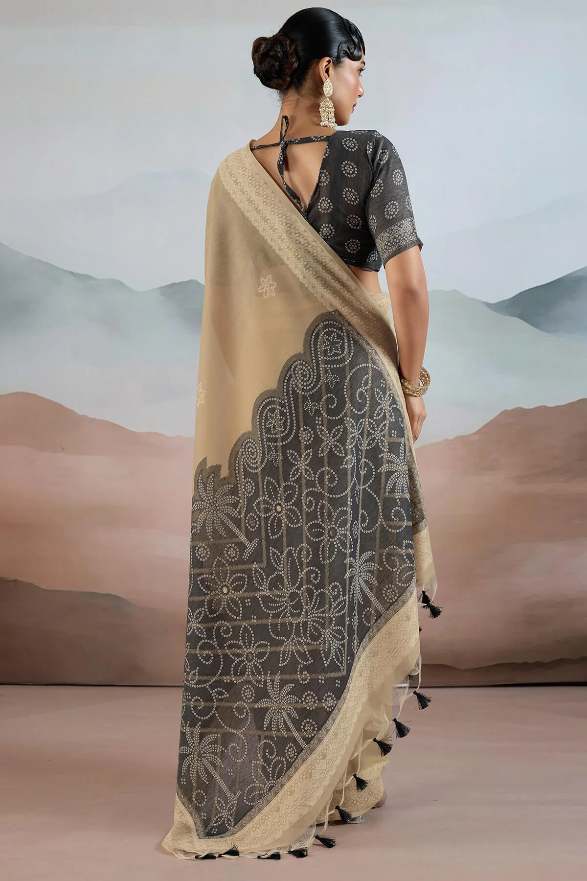 Improbable Beige Cotton Silk Saree With Vivacious Blouse Piece - Image 5