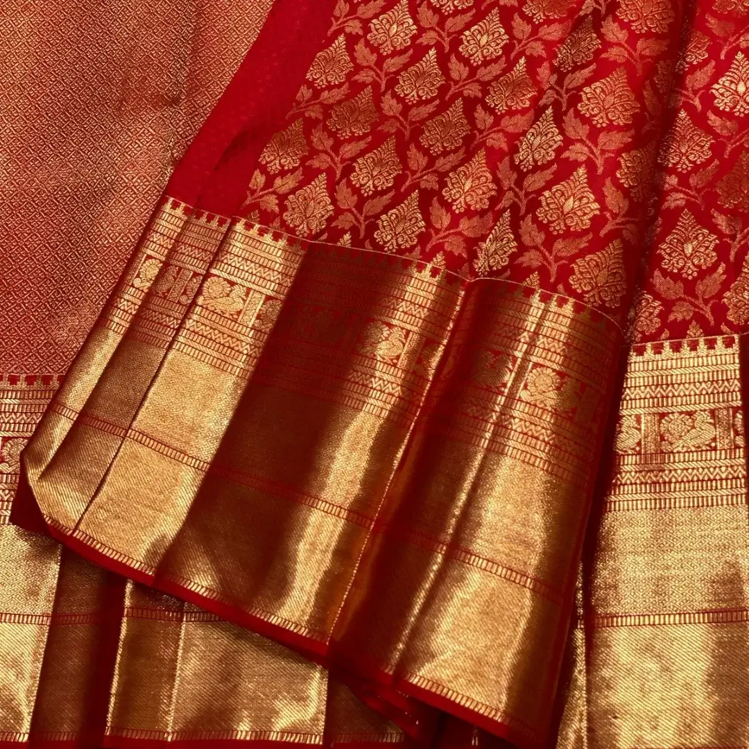 Improbable Red Soft Banarasi Silk Saree With Surpassing Blouse Piece - Image 4