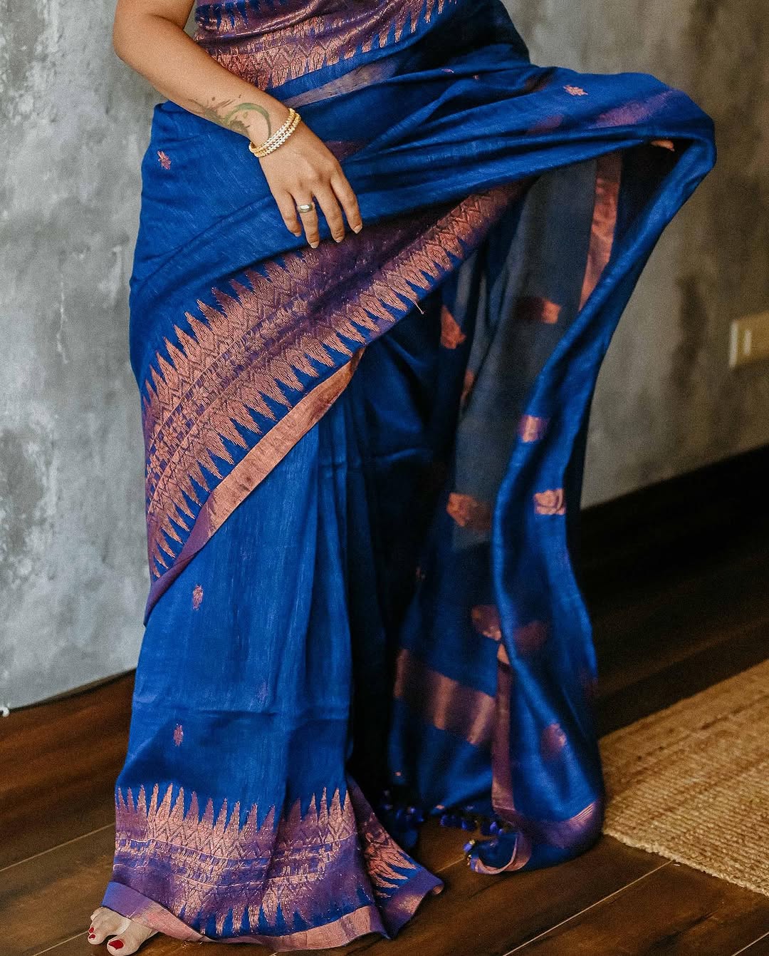 Improbable Royal Blue Cotton Silk Saree With Fragrant Blouse Piece - Image 5