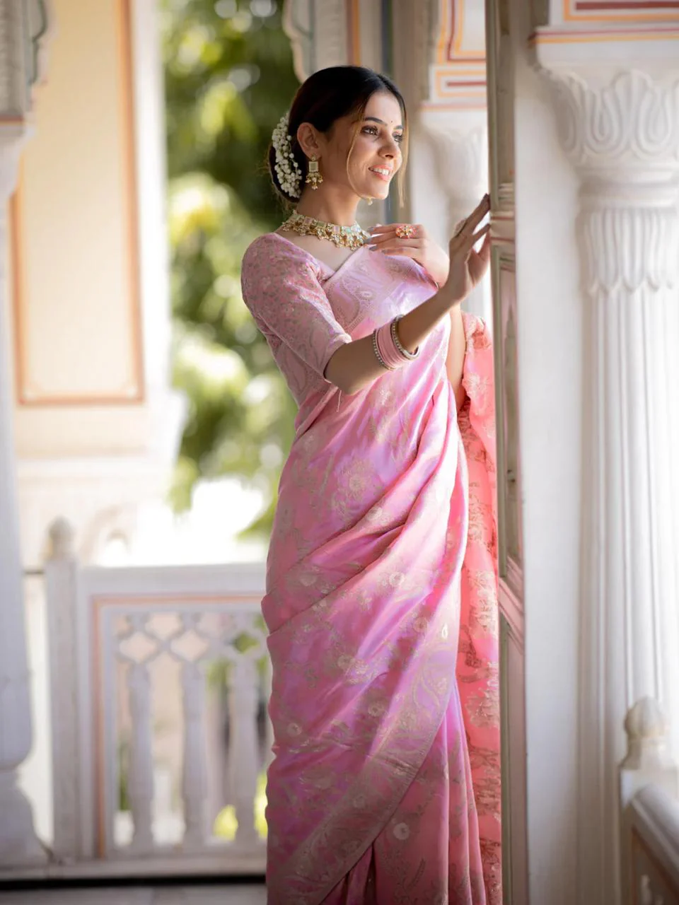 Incomparable Baby Pink Soft Silk Saree With Snazzy Blouse Piece - Image 3