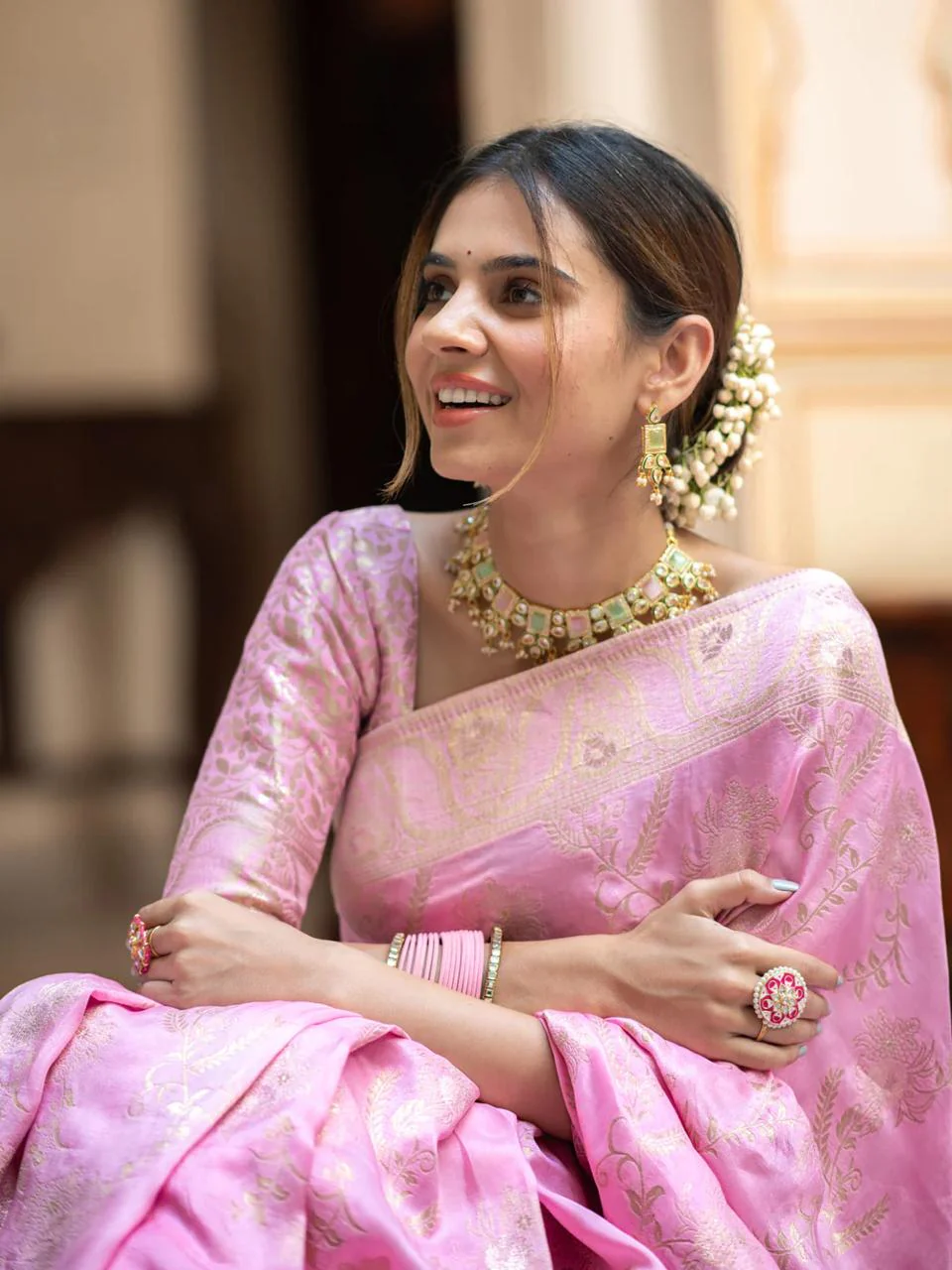 Incomparable Baby Pink Soft Silk Saree With Snazzy Blouse Piece - Image 4