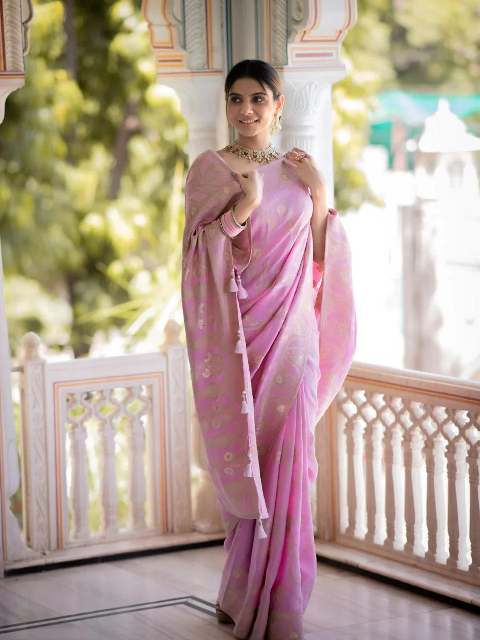 Incomparable Baby Pink Soft Silk Saree With Snazzy Blouse Piece - Image 6