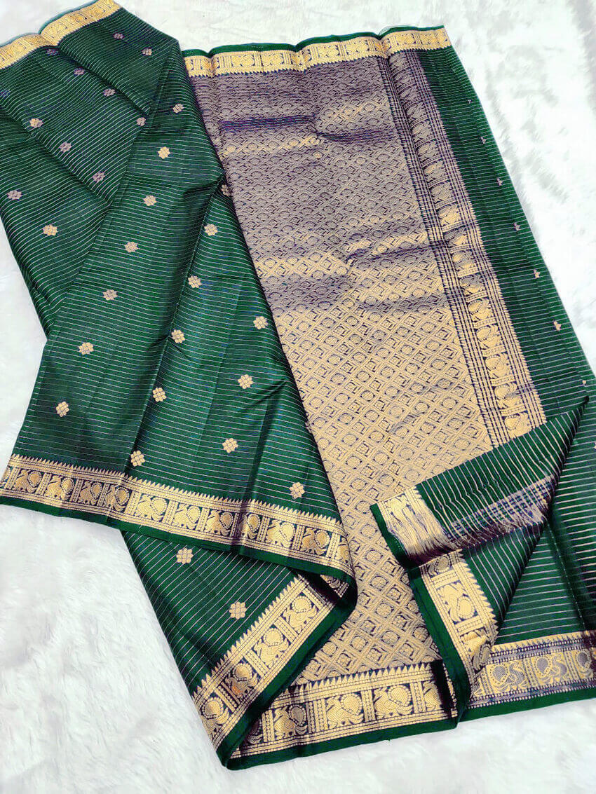 Incomparable Dark Green Soft Silk Saree With Vivacious Blouse Piece - Image 4