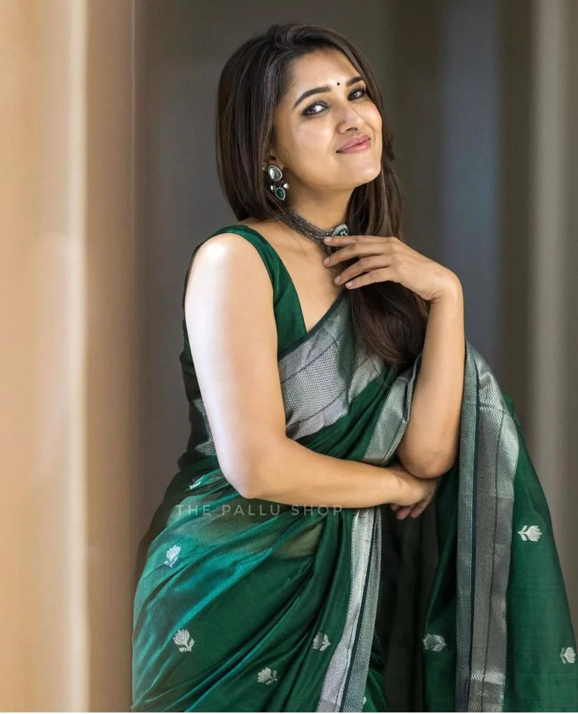 Incredible Green Cotton Silk Saree With Fantabulous Blouse Piece - Image 3