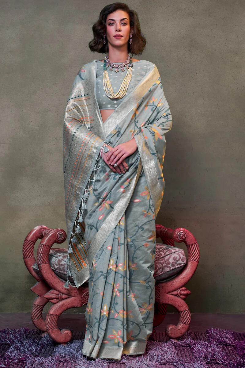 Ineffable Grey Cotton Silk Saree With Inimitable Blouse Piece