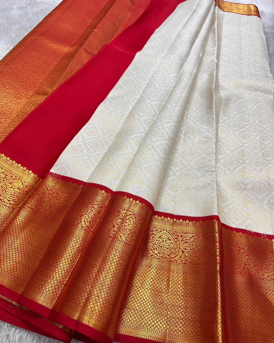 Inimitable Beige Soft Silk Saree With Effulgent Blouse Piece - Image 3