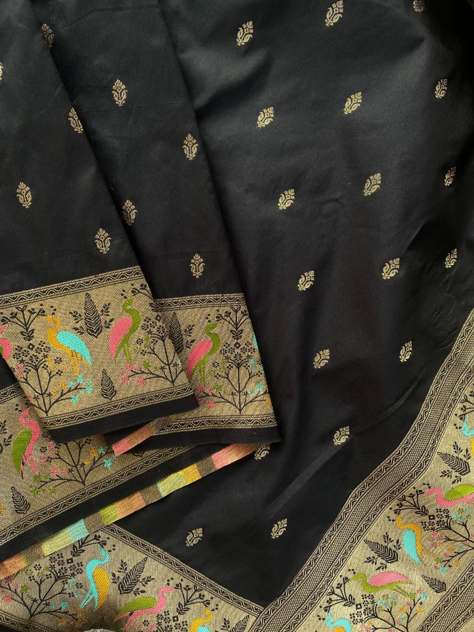 Inimitable Black Soft Banarasi Silk Saree With Assemblage Blouse Piece - Image 5