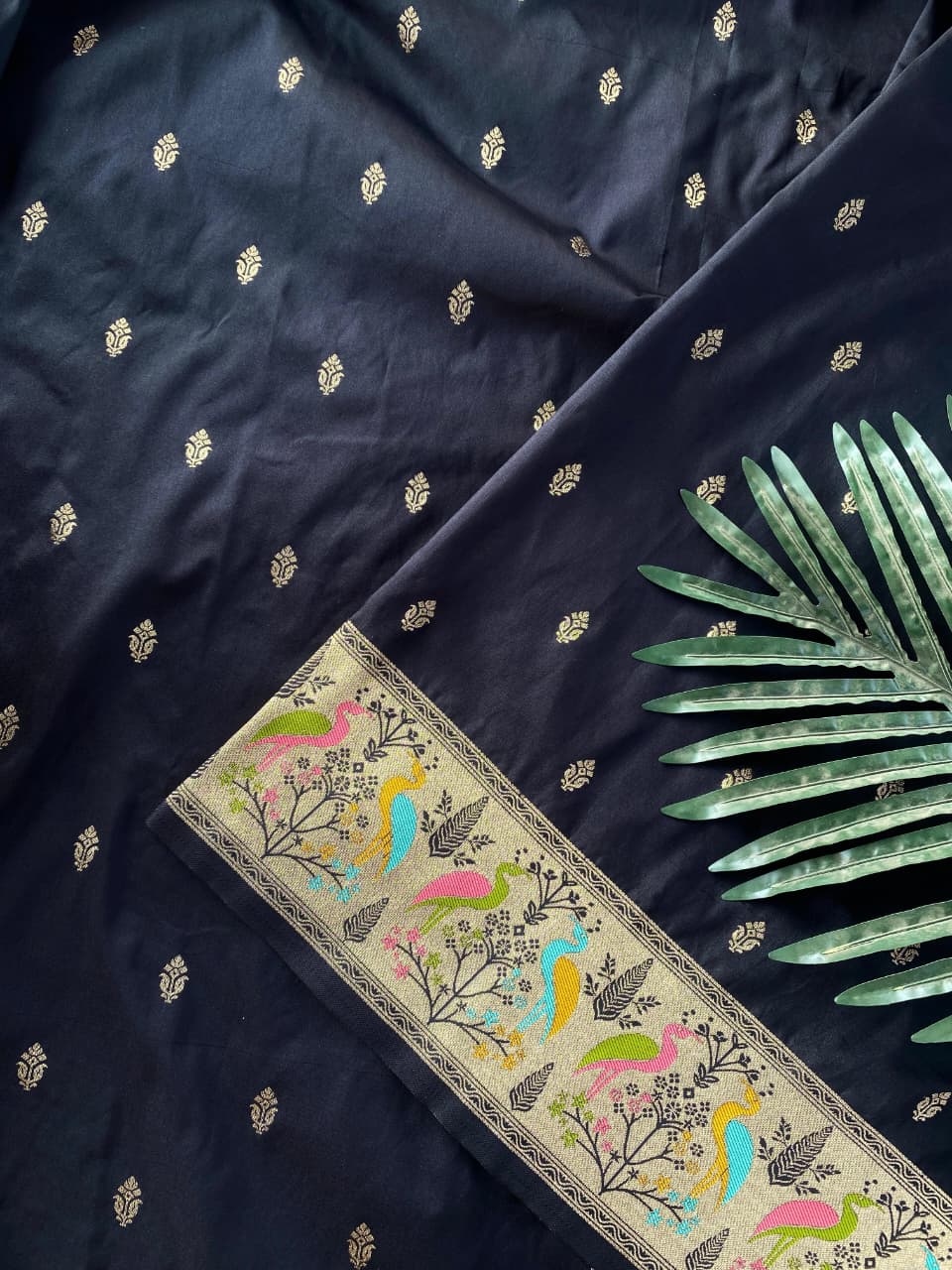 Inimitable Black Soft Banarasi Silk Saree With Assemblage Blouse Piece - Image 6