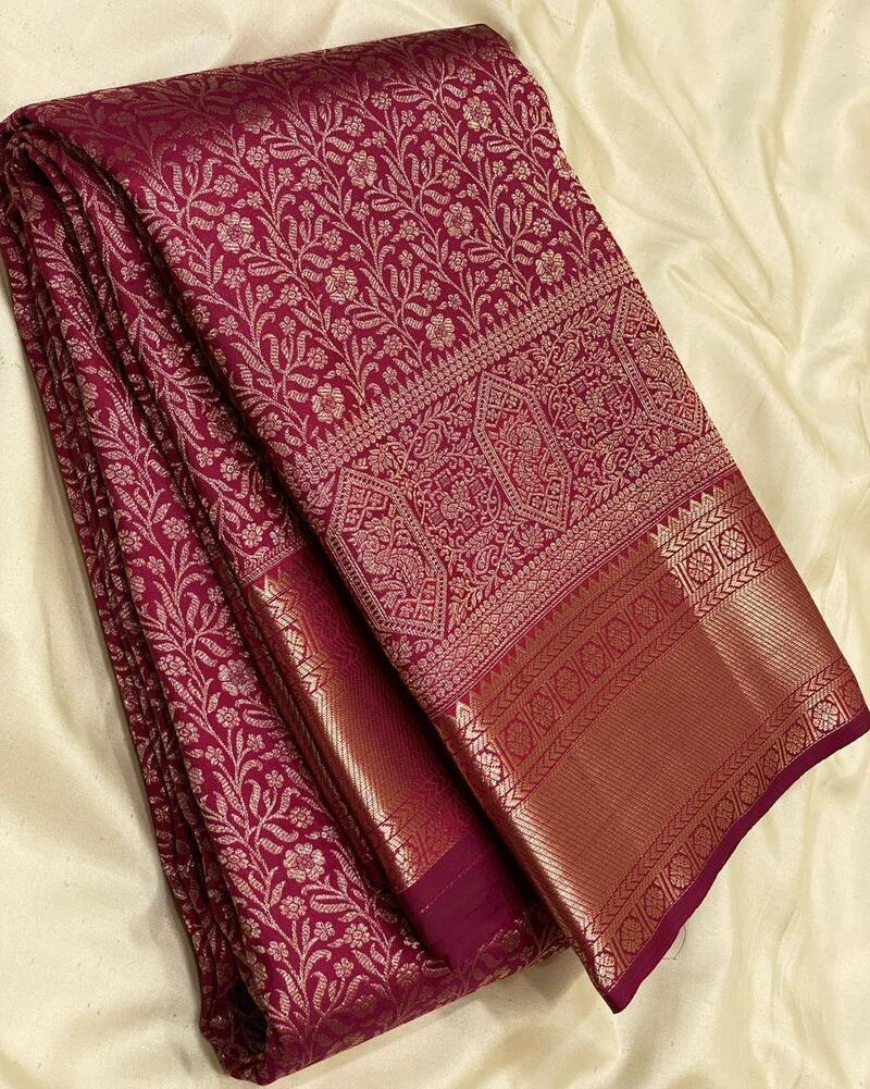Inimitable Maroon Soft Banarasi Silk Saree With Exceptional Blouse Piece - Image 2