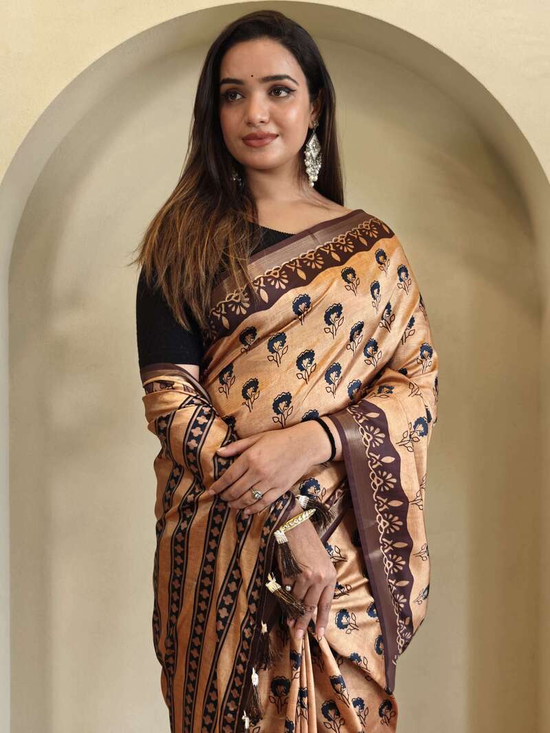 Inimitable Peach Digital Printed Dola Silk Saree With Scrupulous Blouse Piece - Image 2
