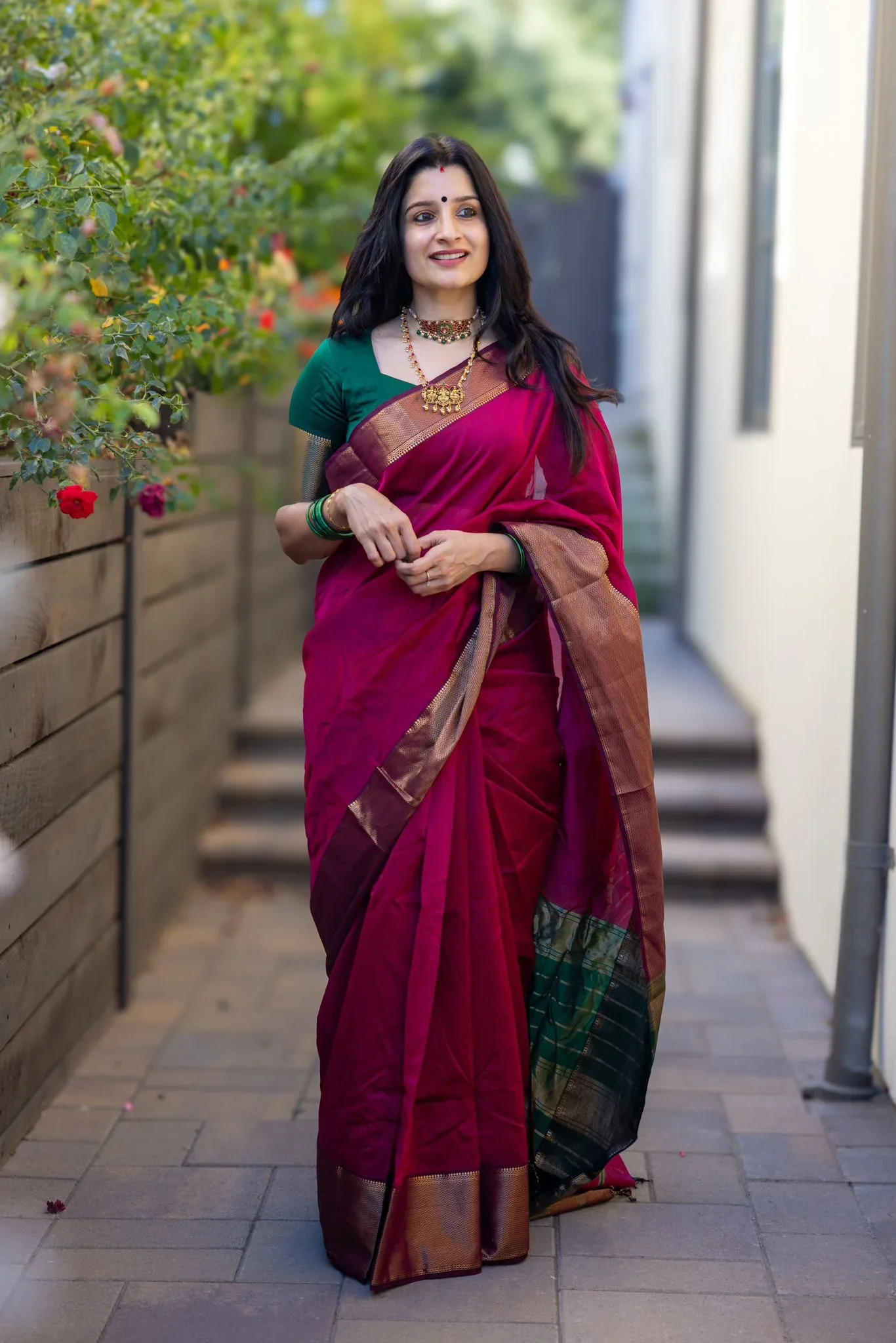 Innovative Dark Pink Soft Silk Saree With Staring Blouse Piece - Image 2