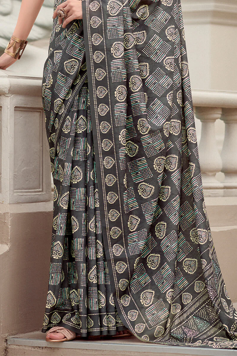 Innovative Grey Printed Mul Cotton Saree With Dazzling Blouse Piece - Image 4