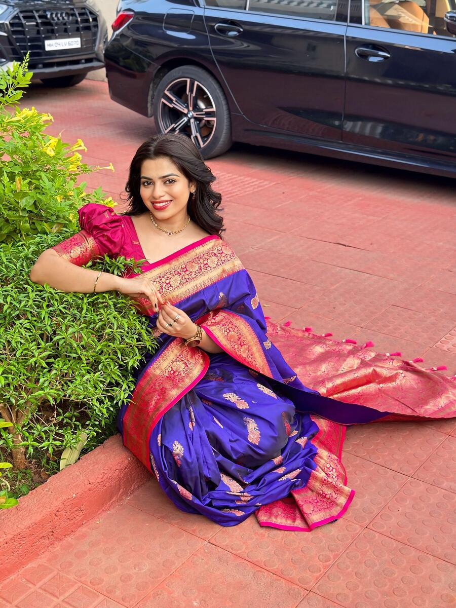 Innovative Royal Blue Soft Banarasi Silk Saree With Arresting Blouse Piece - Image 4