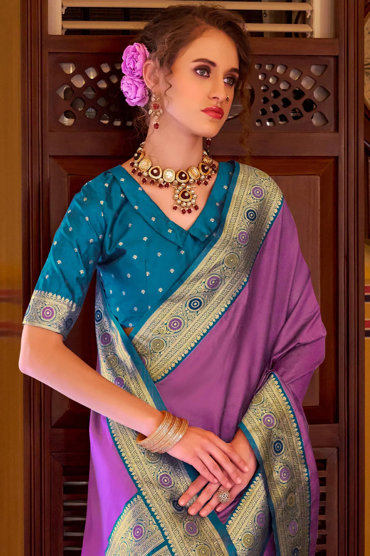 Inspiring Lavender Pure Zari Weaving Banarasi Silk Saree With Opulent Blouse Piece - Image 2