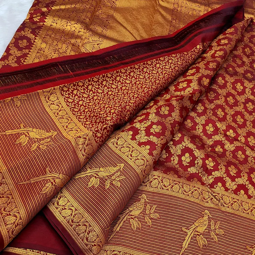 Inspiring Maroon Pure Zari Weaving Banarasi Silk Saree With Beleaguer Blouse Piece - Image 2