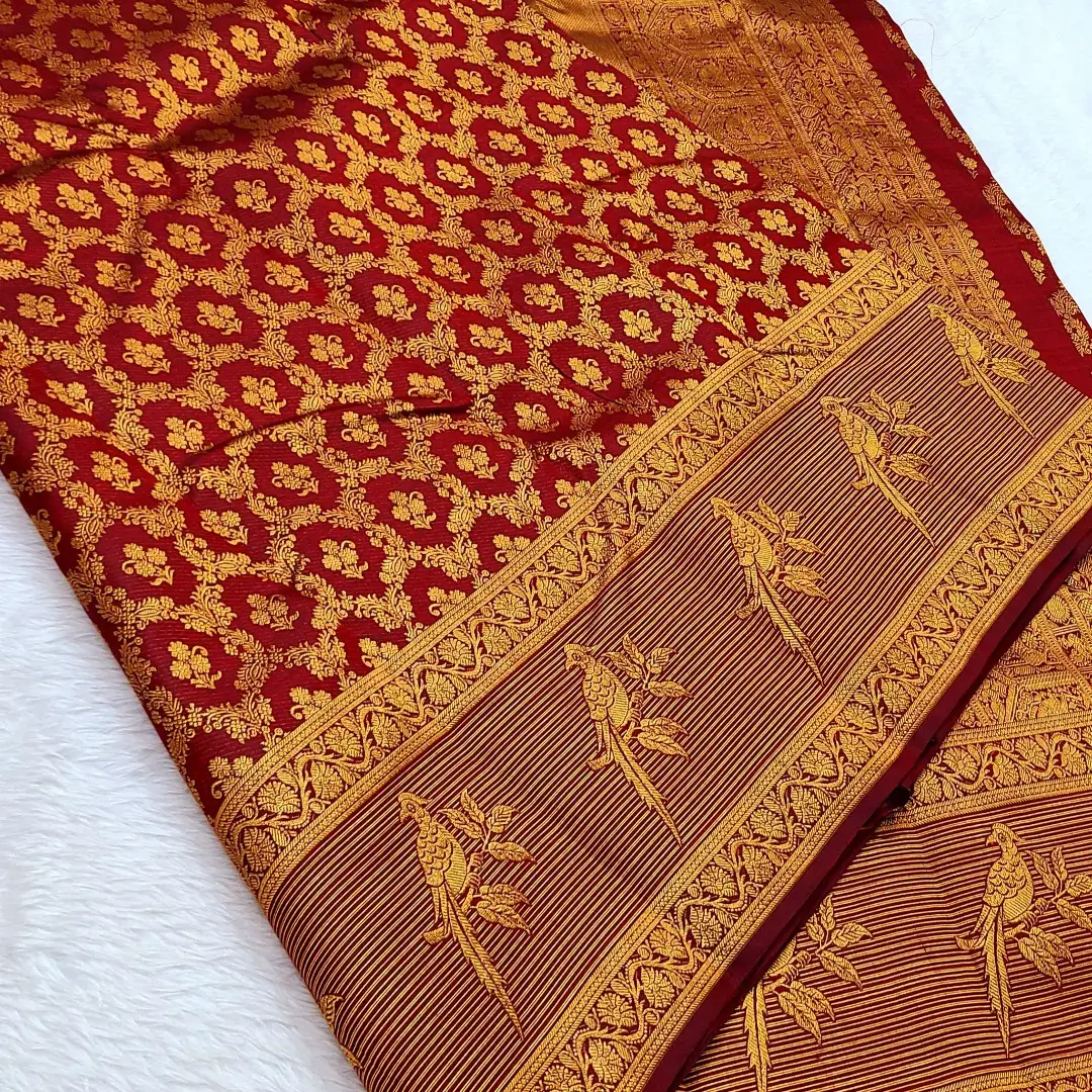 Inspiring Maroon Pure Zari Weaving Banarasi Silk Saree With Beleaguer Blouse Piece - Image 4