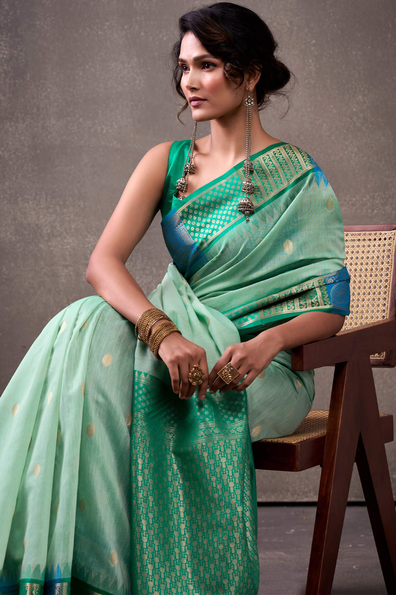 Inspiring Turquoise Cotton Silk Saree With Radiant Blouse Piece - Image 3