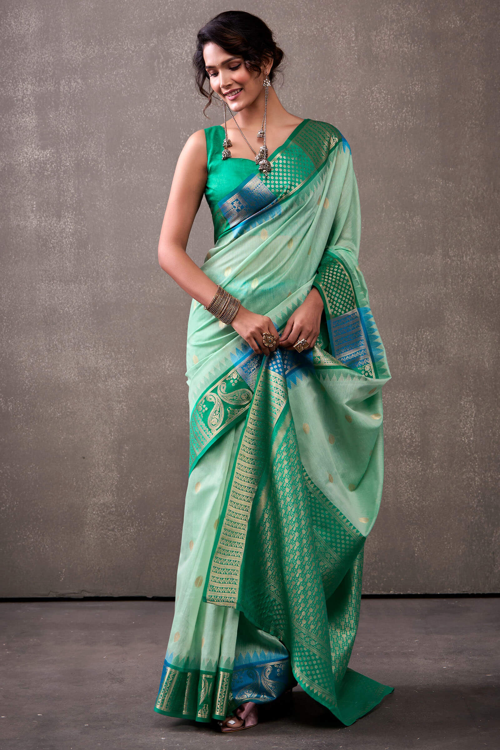 Inspiring Turquoise Cotton Silk Saree With Radiant Blouse Piece - Image 4